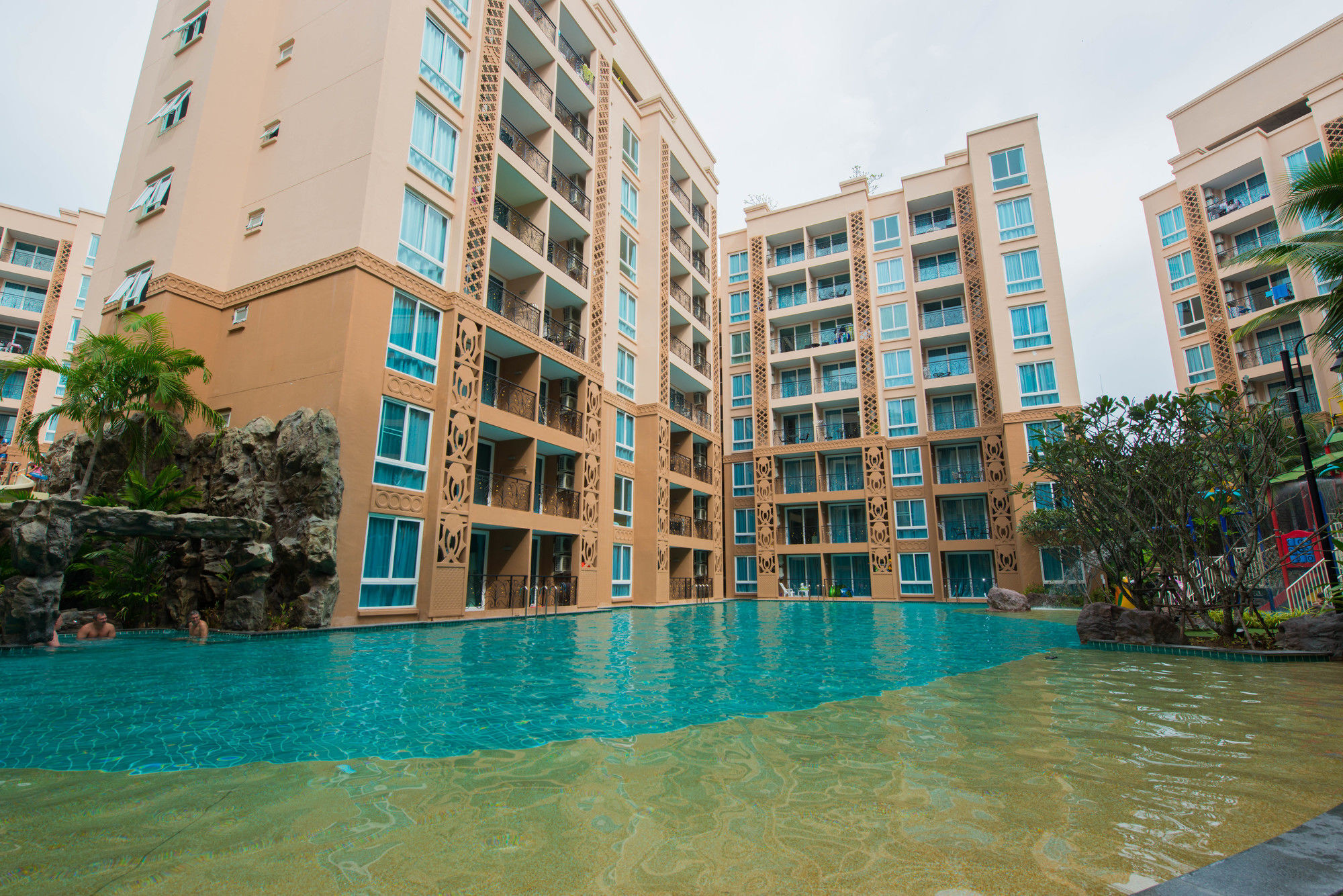 Atlantis Pattaya High Service Jomtien Beach Exterior photo