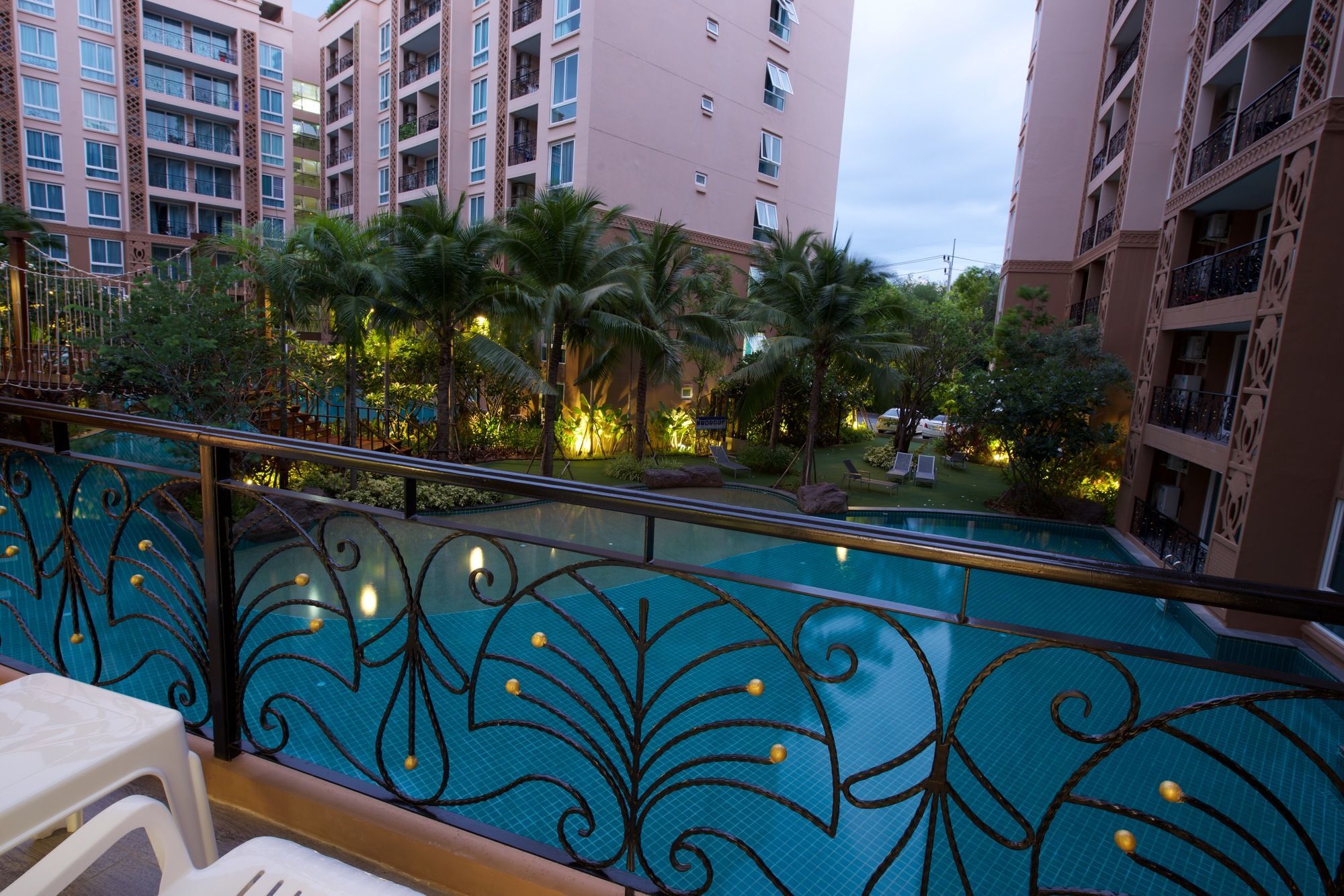 Atlantis Pattaya High Service Jomtien Beach Exterior photo
